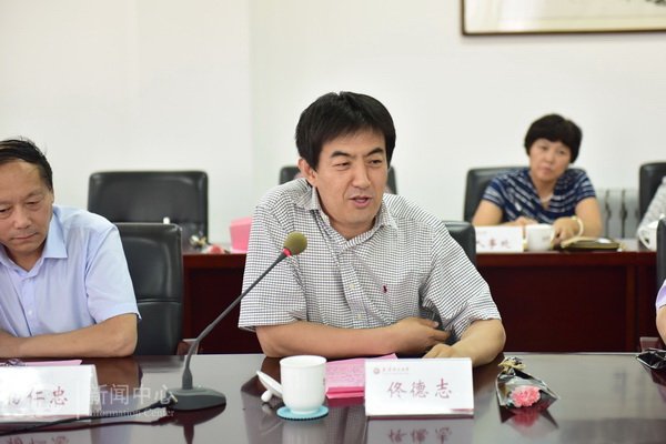 副校长钟英华