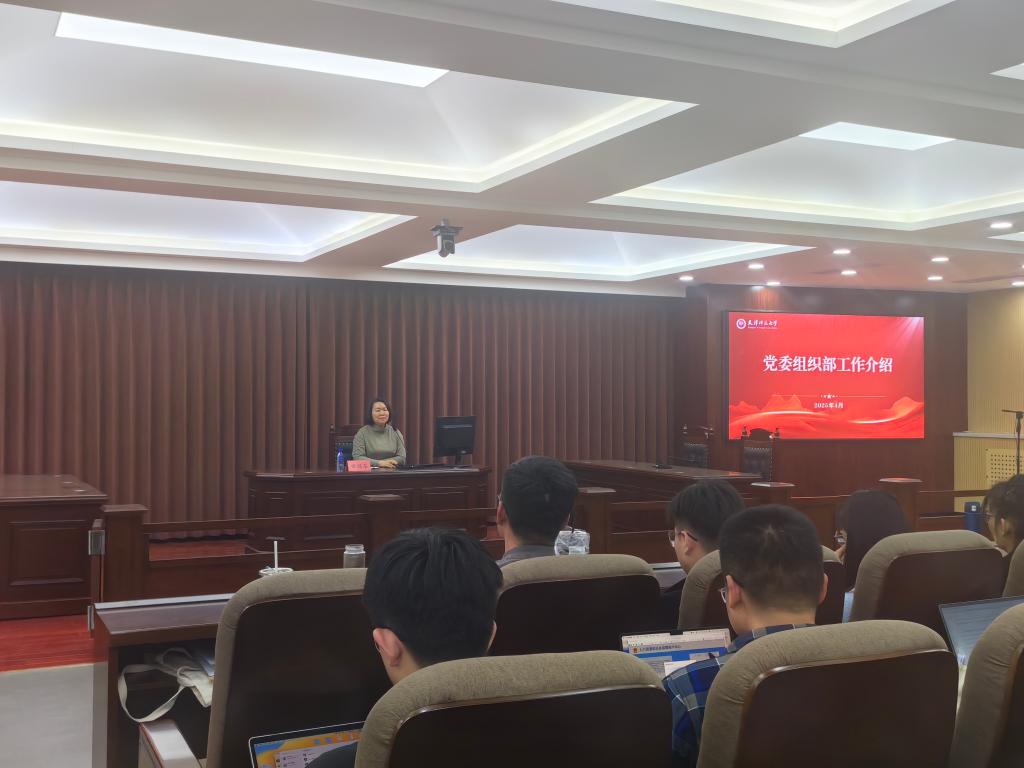 派驻纪检监察组副组长朱鹏